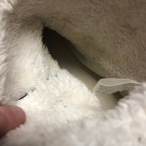 Fuzzy black boots - Picture 4 of 5